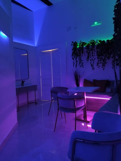 Living room, Lounge or bar, Spa and wellness centre/facilities, Seating area, Dining area
