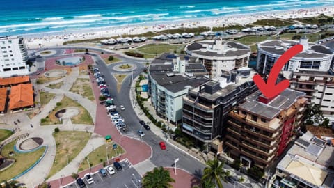 Property building, Natural landscape, Bird's eye view, Beach, Sea view, Street view, Location