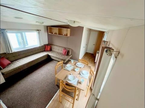 Living room, Photo of the whole room, Seating area, Dining area