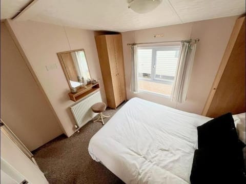 Bed, Bedroom, hair dresser, wardrobe