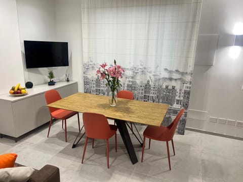 TV and multimedia, Seating area, Dining area