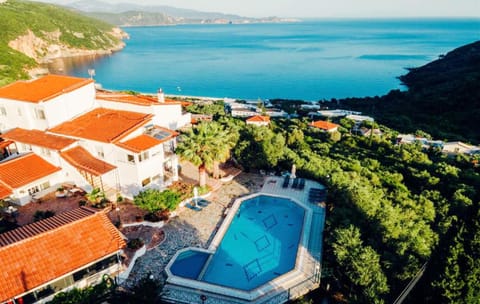Property building, Natural landscape, Bird's eye view, Mountain view, Pool view, Sea view, Swimming pool