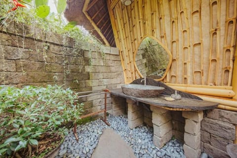 Pondok Kebun - 1 bd Eco Bamboo House, Pool, Garden Villa in Abiansemal