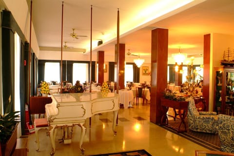 Restaurant/places to eat, Communal lounge/ TV room, Lobby or reception, Lounge or bar