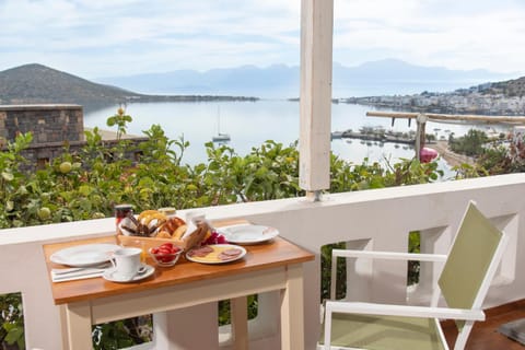 Natural landscape, Coffee/tea facilities, View (from property/room), Balcony/Terrace, Sea view