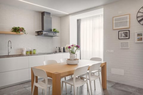 Rocca Terrace Apartment in Garda