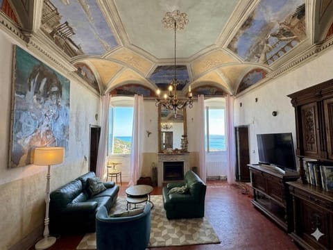 Communal lounge/ TV room, TV and multimedia, Seating area, Sea view