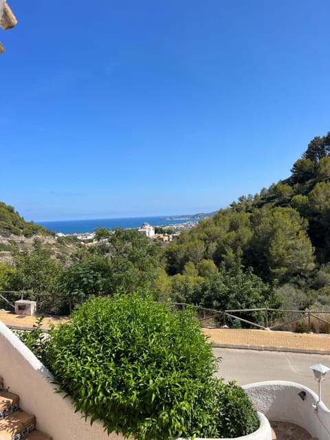 Mountain view, Sea view