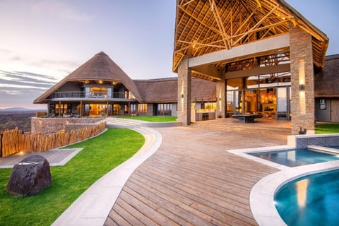 Property building, Day, Swimming pool