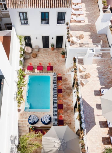 Property building, Communal lounge/ TV room, Pool view, Swimming pool, Swimming pool