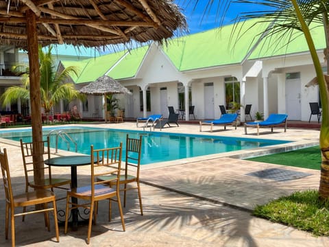 Pool view, Swimming pool, sunbed