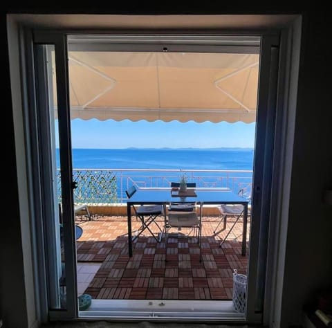 Day, Natural landscape, Balcony/Terrace, Dining area, Sea view