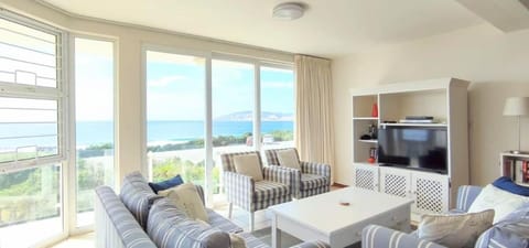 Beachy Head Hideaway 9 - Overlooks Rob 5 Beach Apartment in Plettenberg Bay