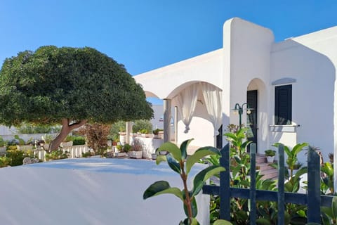 Property building, Spring, Day, Garden, Garden view