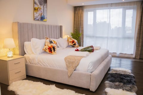 Bed, Living room, Photo of the whole room, Seating area, Bedroom