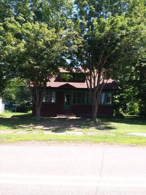 Hemlock House House in Hurley