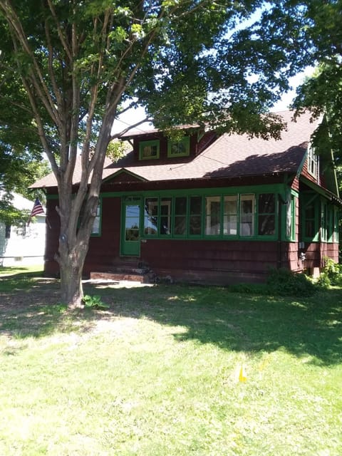 Hemlock House House in Hurley