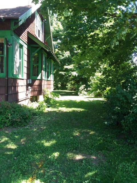 Hemlock House House in Hurley
