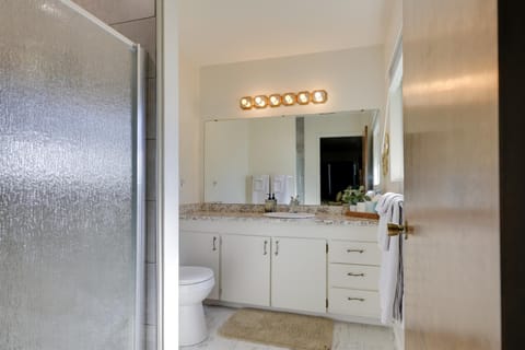 Furnished Deck and Fire Pit Sherwood Forest Cabin Cabin in Twain Harte