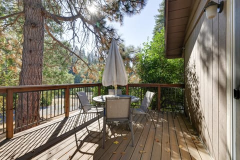 Furnished Deck and Fire Pit Sherwood Forest Cabin Cabin in Twain Harte
