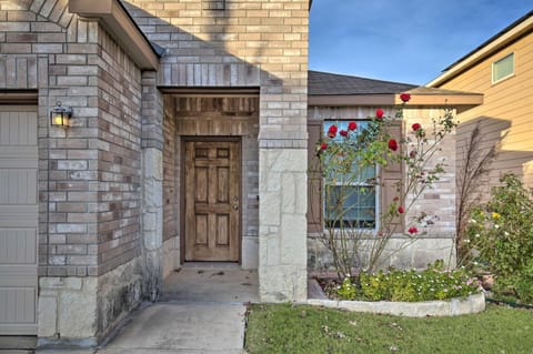 San Antonio Home with Hot Tub Near Golf and Shopping House in San Antonio