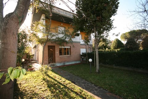 Property building, Facade/entrance, Garden
