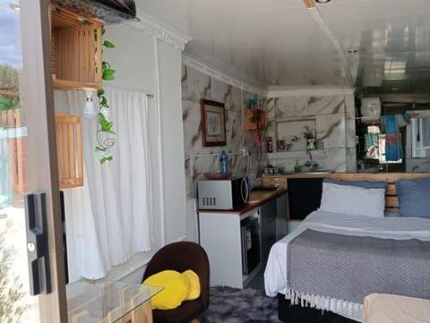 Bed, Photo of the whole room, Dining area, Bedroom