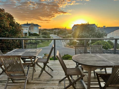 Balcony/Terrace, Street view