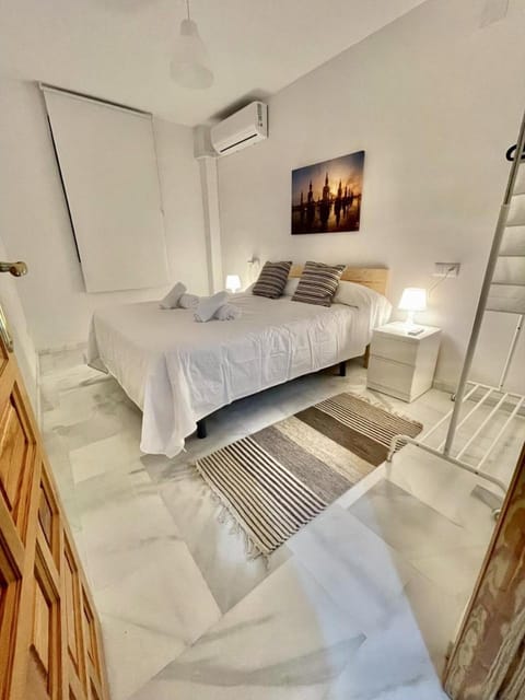 Bed, Photo of the whole room, Bedroom, air conditioner