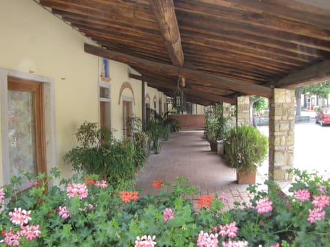 Facade/entrance