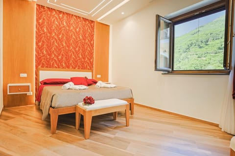 Bed, Winter, Summer, Bedroom, Mountain view, Mountain view, Seasons