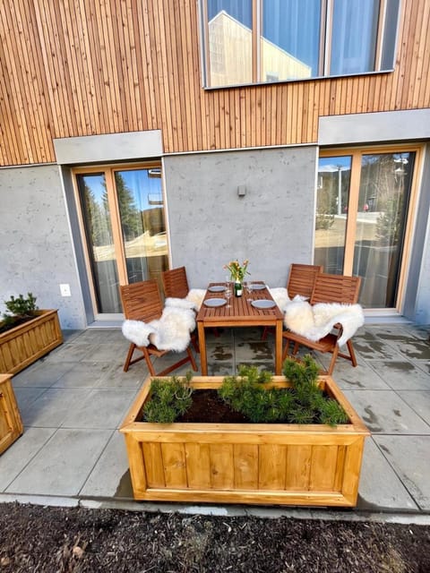 Day, Garden, Seating area, Garden view