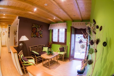 Communal lounge/ TV room, Balcony/Terrace