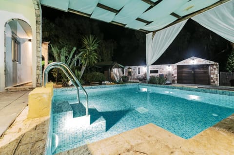 Night, Pool view, Swimming pool, sunbed