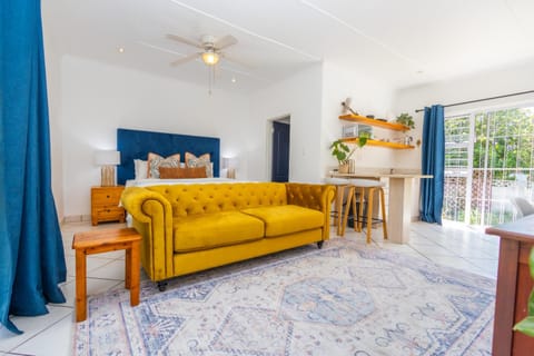 Bed, Photo of the whole room, Seating area, Bedroom, fireplace