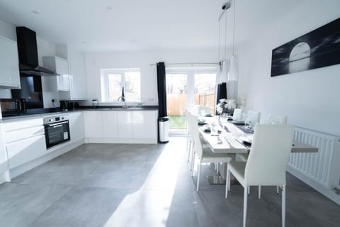 Dining area, kitchen