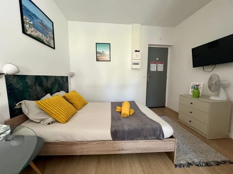 Studios modernes et chaleureux proche gare avec accès jardin Apartment in Centre-Val de Loire