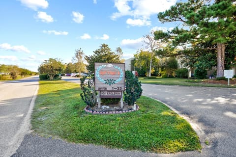 Tropical Oasis House in Little River