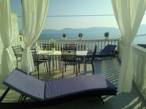 Balcony/Terrace, children, Family