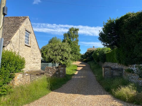 Charming Cottage, Great Rissington, Cotswolds House in West Oxfordshire District