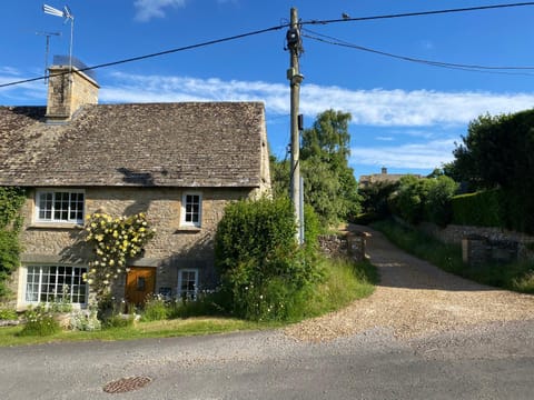 Charming Cottage, Great Rissington, Cotswolds House in West Oxfordshire District