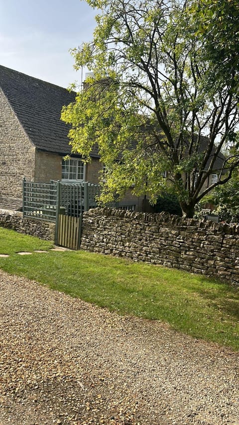 Charming Cottage, Great Rissington, Cotswolds House in West Oxfordshire District