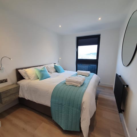 Central Penthouse with Hot Tub & Views 24 Cheltenham Apartment in Cheltenham