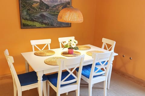 2 Bed Apt Sleeps 5 - Rooftop Terrace Wifi Apartment in Cochem-Zell