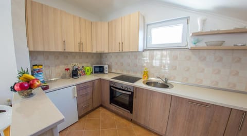 minibar, stove, kitchen