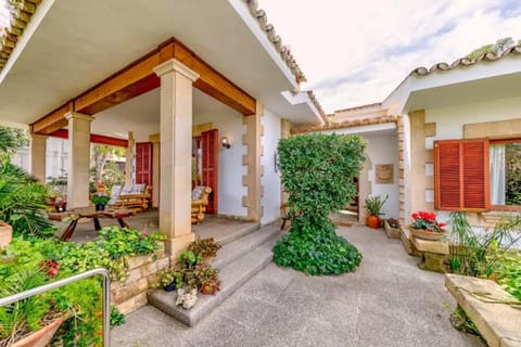 Property building, Facade/entrance, Off site, Garden