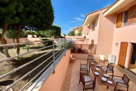 Property building, Patio, Garden, Seating area, Dining area