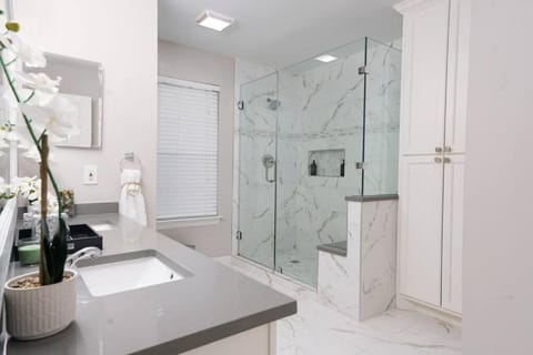 Shower, Bathroom, towels