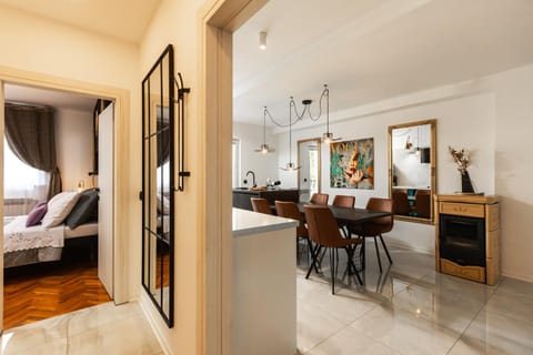 Bed, Kitchen or kitchenette, Dining area, Bedroom