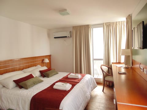 TV and multimedia, Balcony/Terrace, Kitchen or kitchenette, Living room, Seating area
